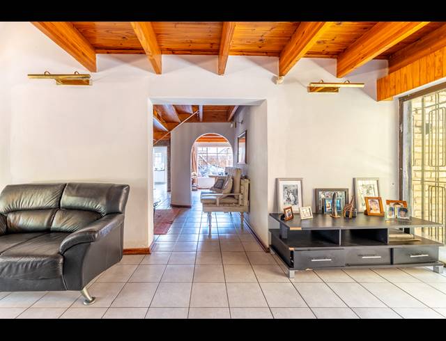 4 BEDROOM HOUSE FOR SALE IN BRYANSTON